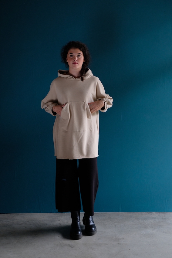 Piperita felpa oversize con cappuccio, beige