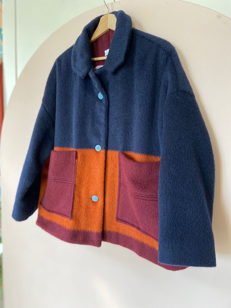 crocus cappottino in lana, blu bordeaux e arancione scuro